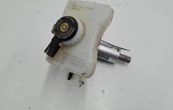 Master brake cylinder