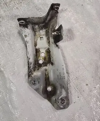 Audi A3 S3 8P Fender mounting bracket 8P0821136A