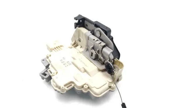 Volkswagen Eos Front door lock 1P2837016
