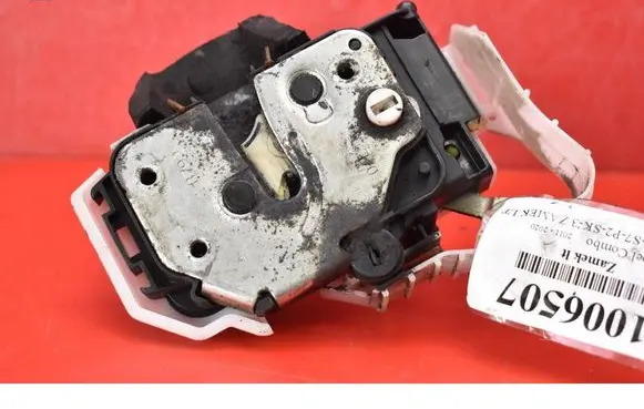 Opel Combo D Rear door lock 519348590