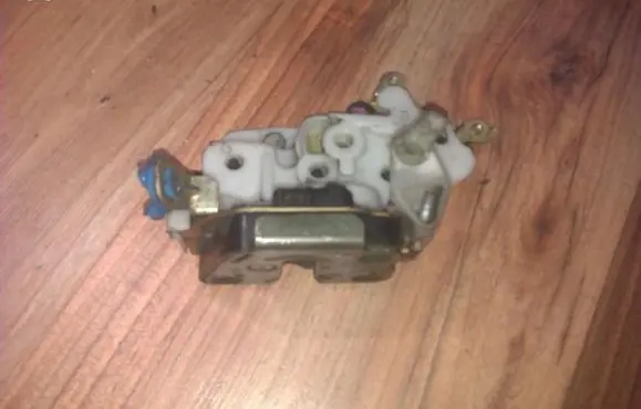 Subaru Legacy Front door lock
