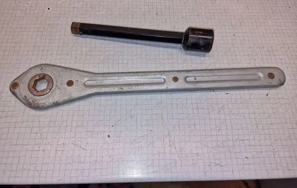 Opel Movano A Wheel nut wrench 129 261