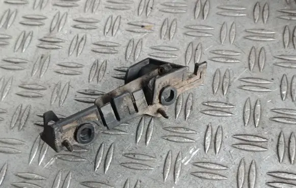 Audi A4 S4 B8 8K Front bumper mounting bracket 8K0807284