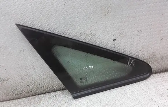 Opel Zafira B Front door vent window glass four-door 