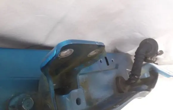 Hyundai Lantra I Rear door lower hinge