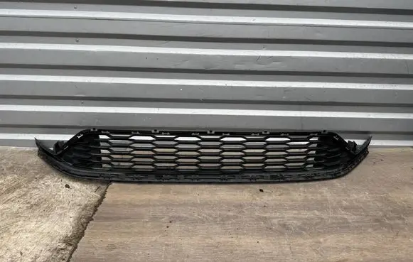 Volkswagen Golf VII Front bumper lower grill 5G0853677AC