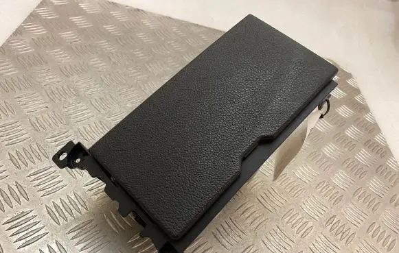 Cup holder front