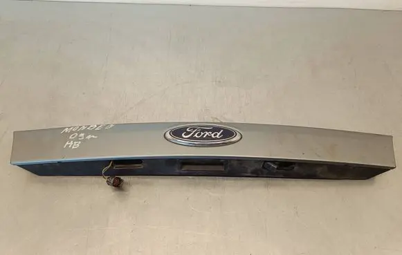 Ford Mondeo MK IV Tailgate trim 