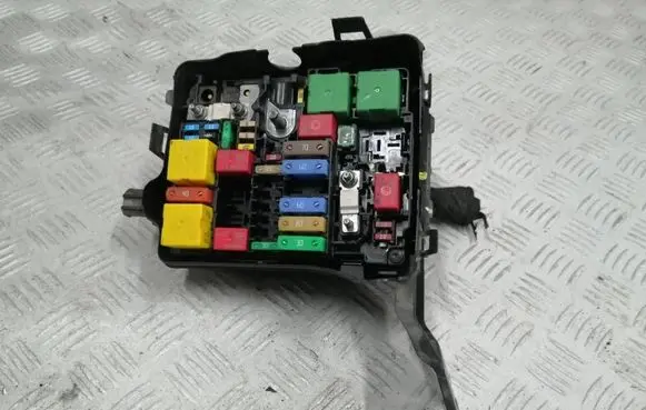 Opel Crossland X Fuse module 9804846880 9491X10M88 X083S0