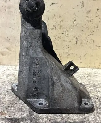 BMW 3 E46 Engine mounting bracket 6750108 22116750108