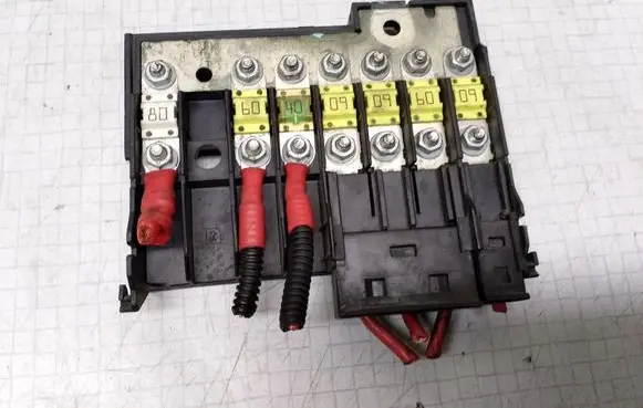 Ford Fiesta Fuse module 5607001940 2S6T14A073BB