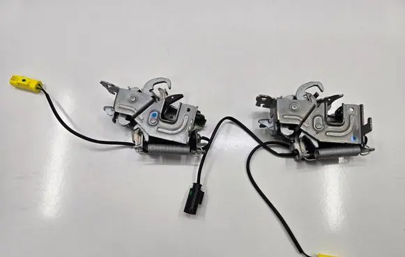 BMW 2 F44 Engine bonnet/hood lock/catch 7468349