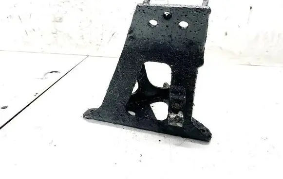 Land Rover Range Rover P38A Engine mounting bracket