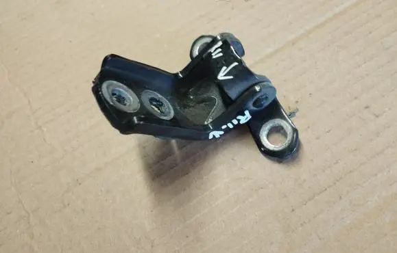 Nissan Note (E11) Rear door lower hinge