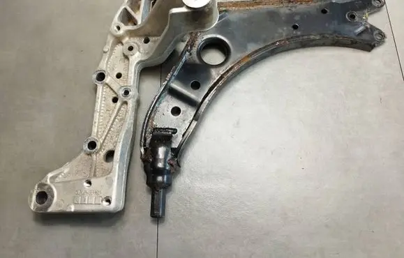 Volkswagen Golf V Front lower control arm/wishbone 1K0199296E