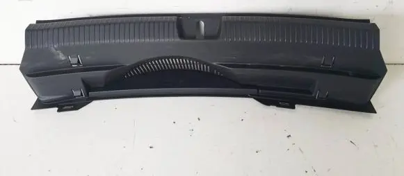 Trunk/boot sill cover protection