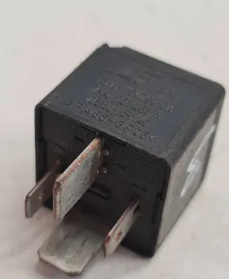 Volkswagen PASSAT B7 Other relay 7M0951253A V23136J6X45 95VW10K705CA