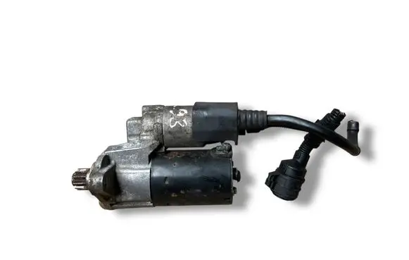 Volkswagen Golf V Starter motor 0001121412 02E911023J