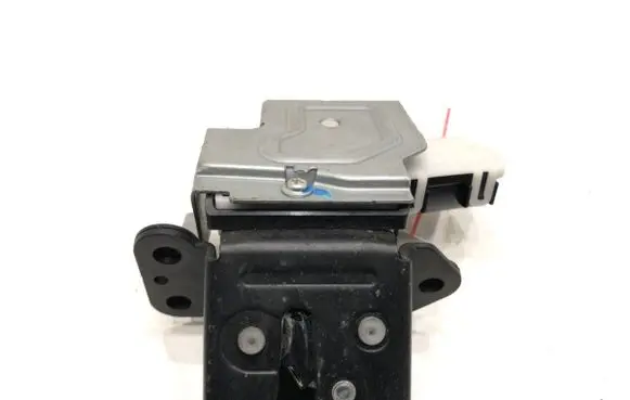 Mazda 2 Tailgate exterior lock C6728