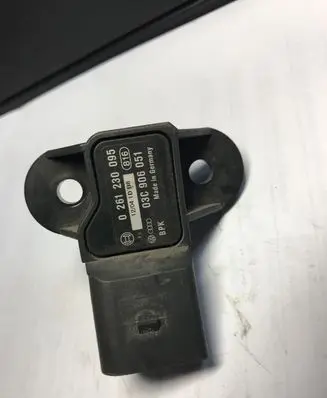Skoda Octavia Mk2 (1Z) Air pressure sensor 03C906051 0261230095