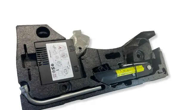 Volkswagen PASSAT B6 Tool box 3C5012115D