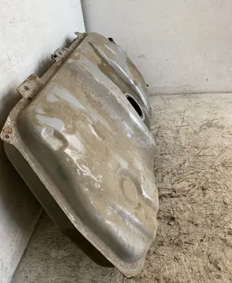 Toyota Avensis T220 Fuel tank 
