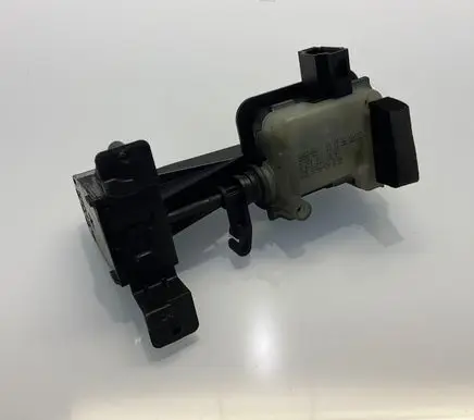 Mercedes-Benz S W221 Fuel tank cap lock A2518200197 806608 2518200197