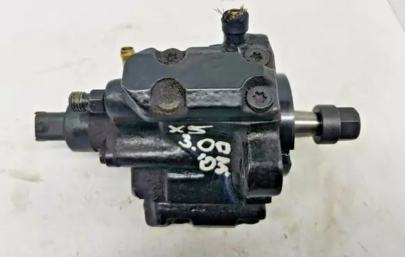 Mercedes-Benz C AMG W203 Fuel injection high pressure pump A6110700501A nr977