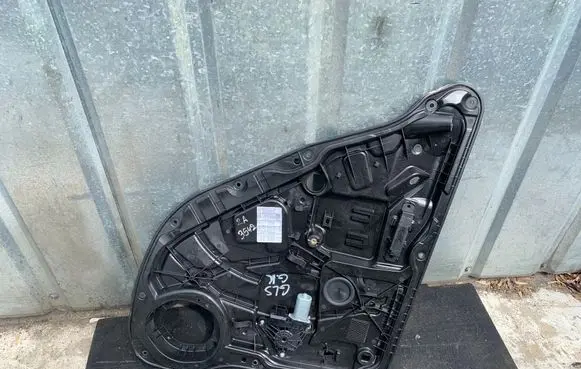 Mercedes-Benz GLS X166 Rear door window regulator with motor A1669006307