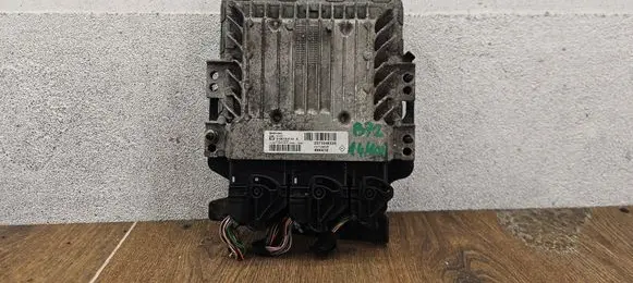 Renault Megane III Engine control unit/module 237104833R S180153110A 237104832R