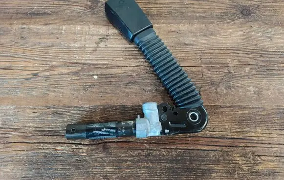 BMW 3 E46 Front seatbelt buckle 8257788