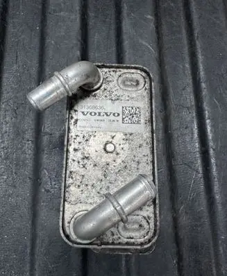 Volvo S90, V90 Engine oil radiator 31368636