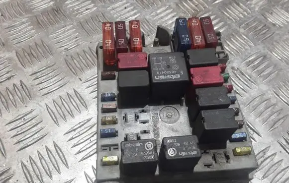 Alfa Romeo 147 Fuse module 51742420 050042