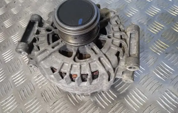 Volkswagen Golf VII Generator/alternator 06J903023H