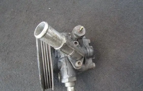 Mazda 323 Power steering pump