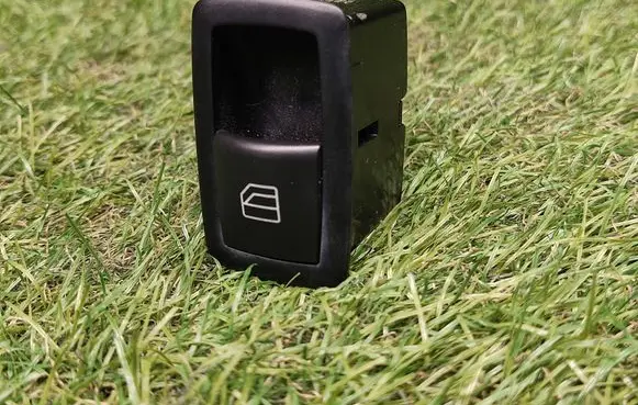 Mercedes-Benz ML W164 Electric window control switch A2518200510