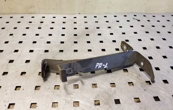 Mercedes-Benz C W204 Front bumper mounting bracket