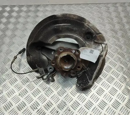 BMW M4 F82 F83 Front wheel hub 2284744