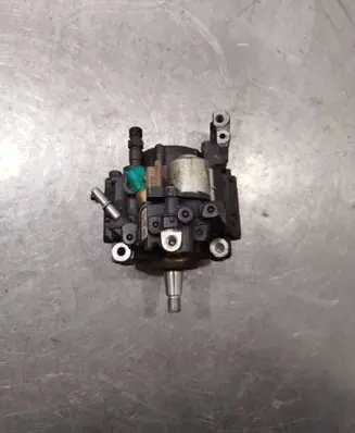 Renault Megane III Fuel injection high pressure pump 8200791749 8200721407