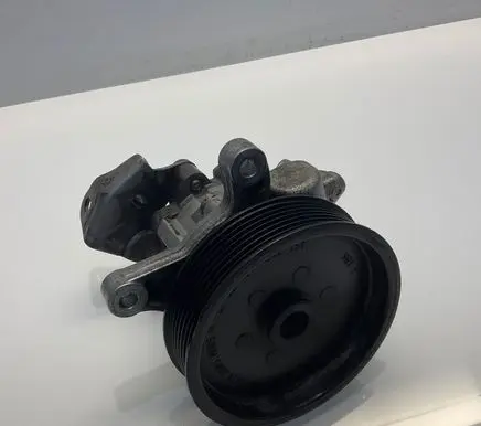 Mercedes-Benz E W211 Power steering pump A0044664201 0044664201