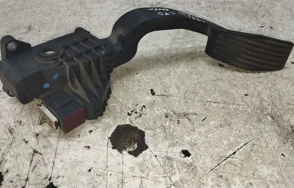 Opel Corsa D Accelerator throttle pedal 55702020 B720