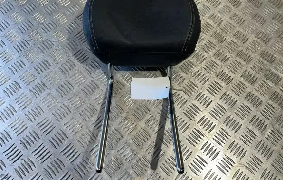 Mercedes-Benz GL X166 Front seat headrest 