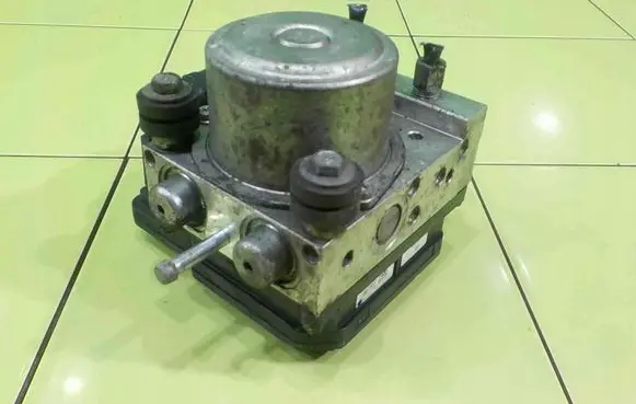 Nissan Juke I F15 ABS Pump 476601KK0B