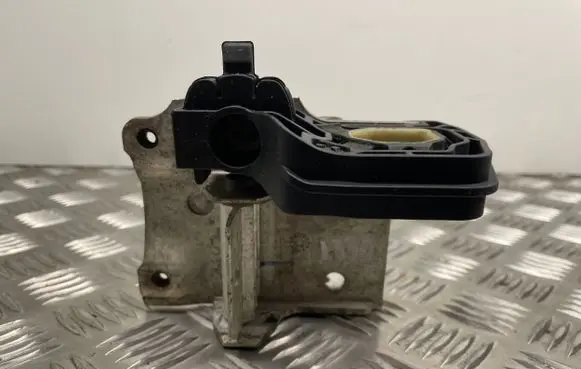 BMW 5 F10 F11 Radiator mount bracket 7186513 7207151 7211161