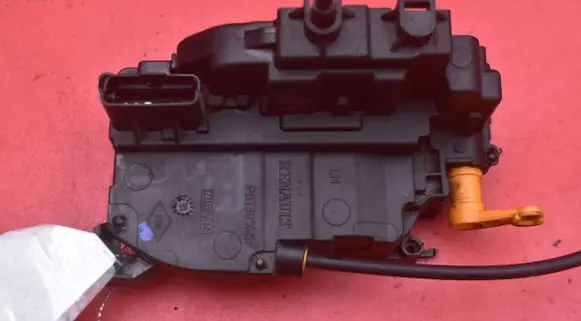Opel Movano B Front door lock