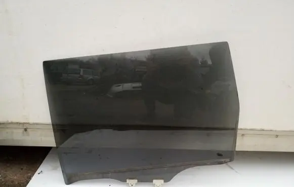 Nissan X-Trail T30 Rear door window glass