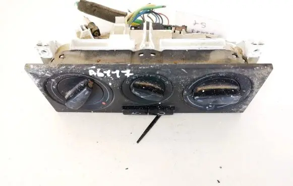 Volkswagen Golf IV Climate control unit 1j0820045f