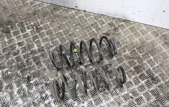 Toyota Prius (XW30) Rear coil spring