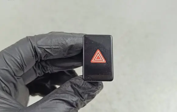 Mitsubishi Outlander IV Hazard light switch 201122A