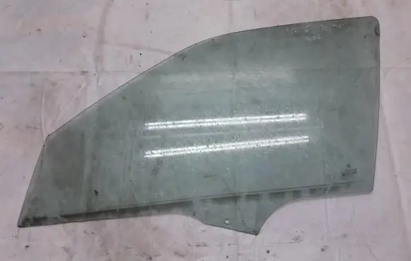 Peugeot 406 Front door window glass four-door